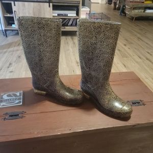 Tim Rain Boots. Like new condition. women's size 7
